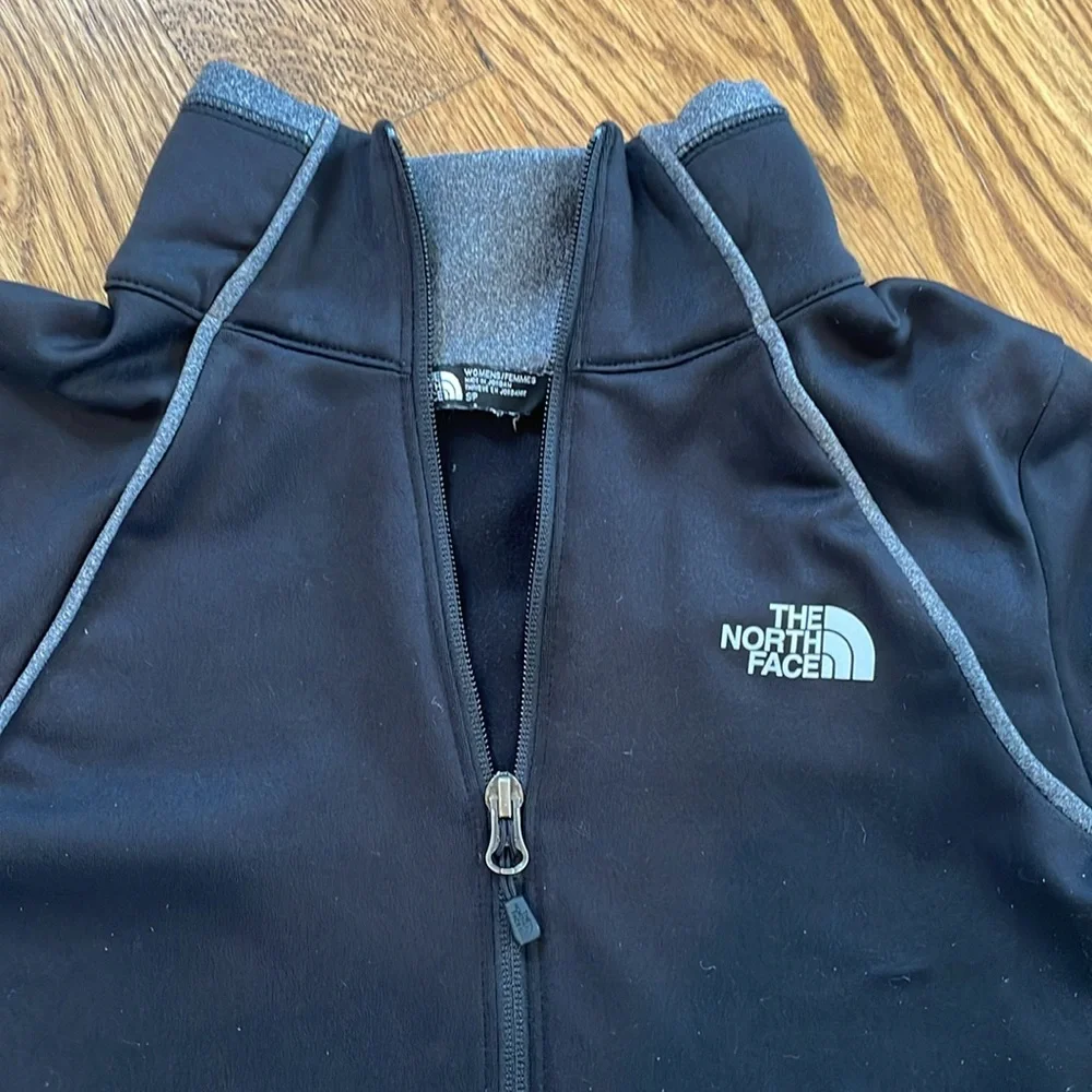 Women’s The North Face Zip Up Jacket/Coat. Size S/P. Excellent Condition.